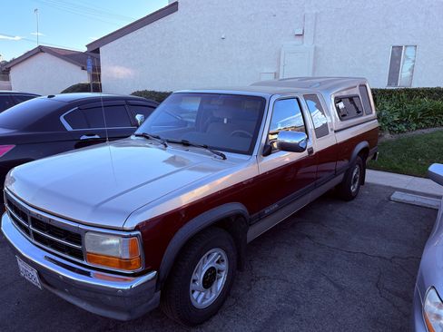 Used 1993 Dodge Dakota 2WD Club Cab image 1