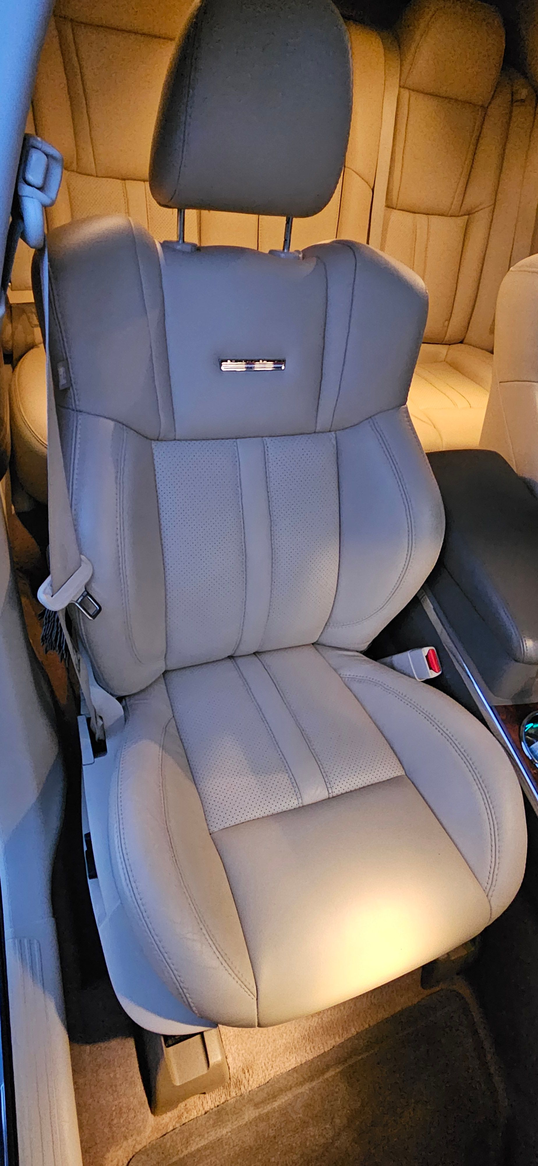 Used 2009 Chrysler 300 C RWD image 12