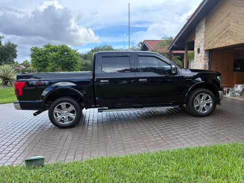 Used 2018 Ford F150 Lariat w/ Equipment Group 502A Luxury AWD/4WD image 4