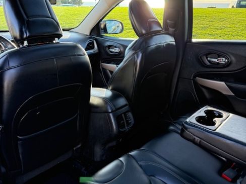 Used 2017 Jeep Cherokee High Altitude image 10