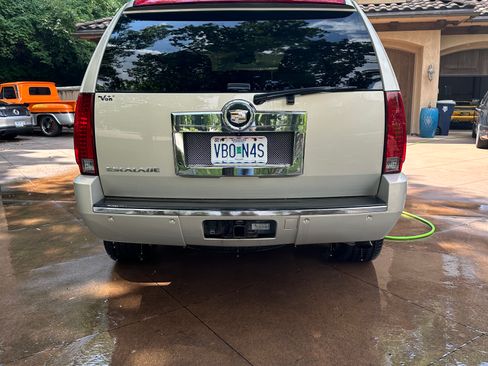 Used 2007 Cadillac Escalade AWD w/ Information Package image 12