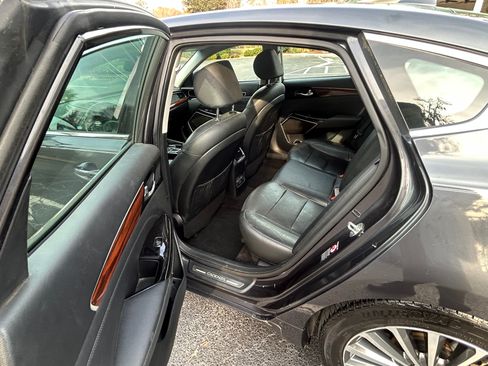 Used 2017 Kia Cadenza Premium w/ Luxury Package image 12