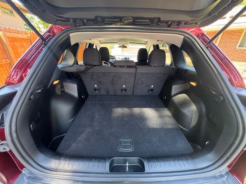 Used 2019 Jeep Cherokee Latitude w/ Cold Weather Group image 12