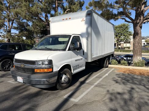 Used 2017 Chevrolet Express 3500 Extended w/ Chrome Appearance Package RWD image 1
