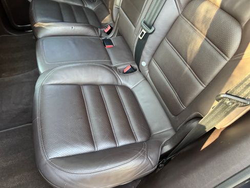 Used 2011 Porsche Cayenne Turbo image 28