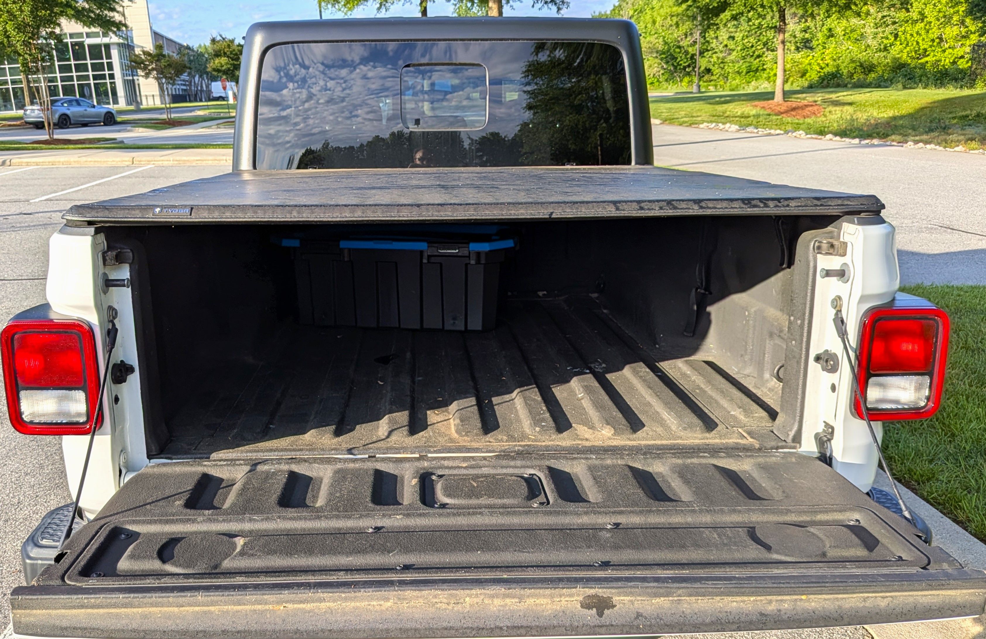 Used 2021 Jeep Gladiator Sport AWD/4WD image 8