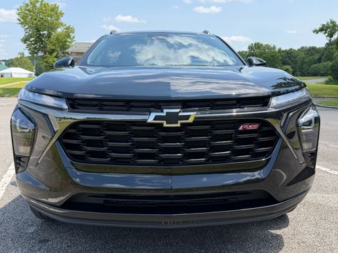 Used 2025 Chevrolet Trax RS w/ Sunroof Package FWD image 11