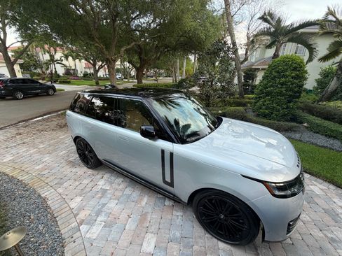 Used 2024 Land Rover Range Rover SE image 4