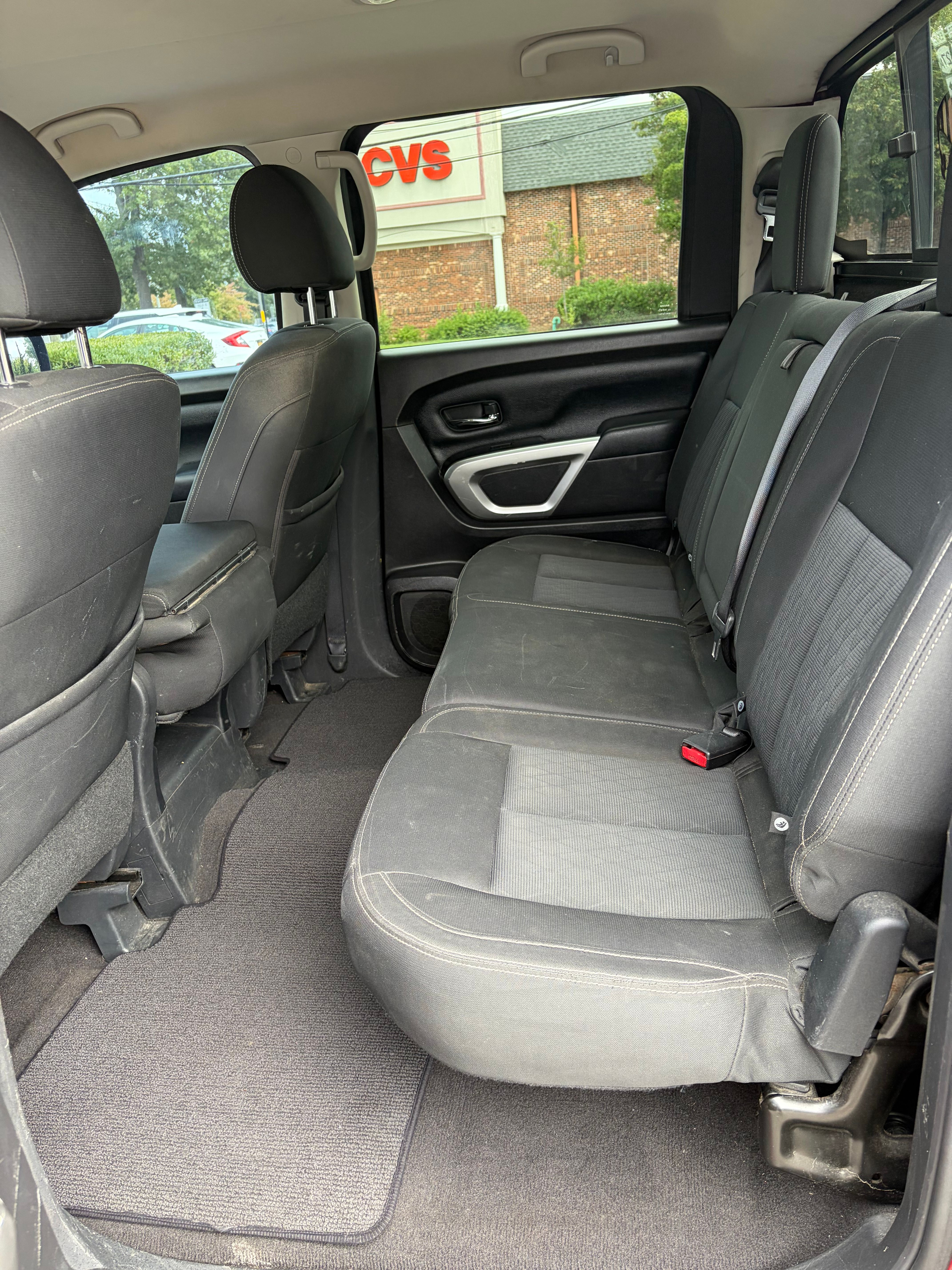 Used 2017 Nissan Titan SV AWD/4WD image 17