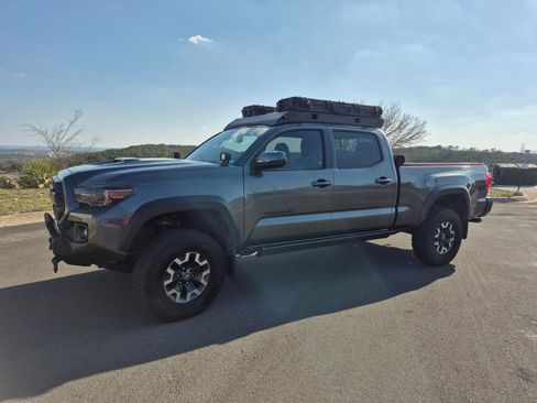 Used 2019 Toyota Tacoma TRD Off-Road w/ Technology Package image 6