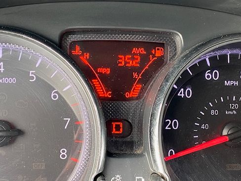 Used 2014 Nissan Versa SV image 10