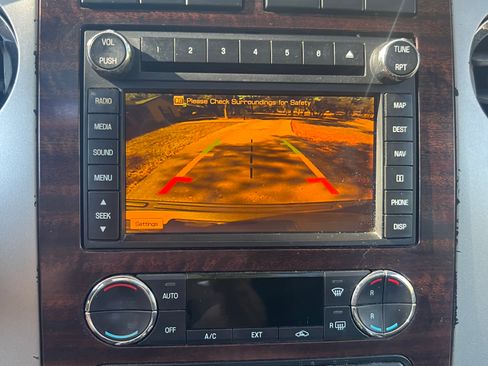 Used 2010 Ford Expedition Limited RWD image 6