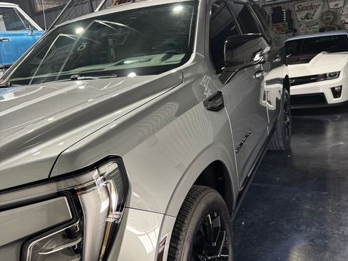 Used 2026 GMC Yukon Denali w/ Sun & Power Step Package AWD/4WD image 2
