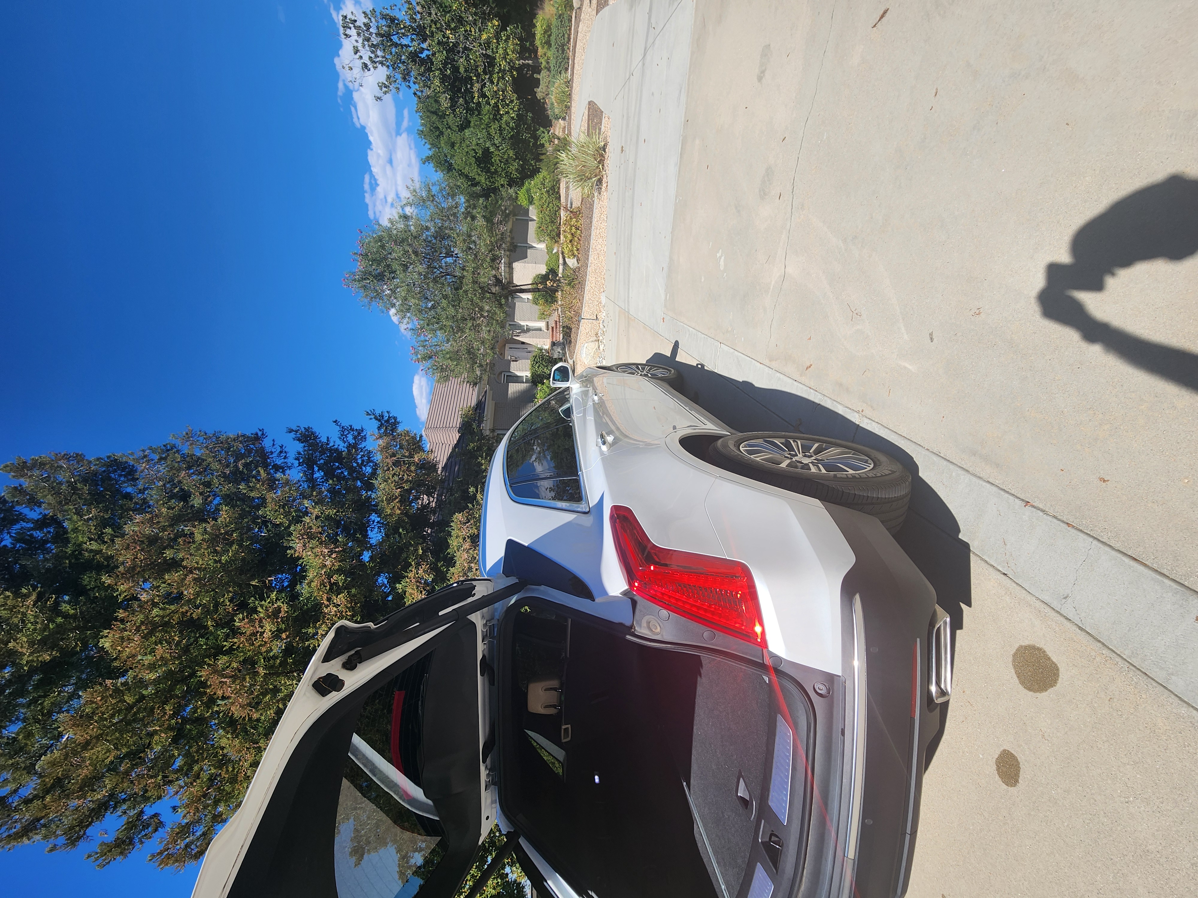 Used 2018 Cadillac XT5 Luxury w/ Driver Awareness Package FWD image 2