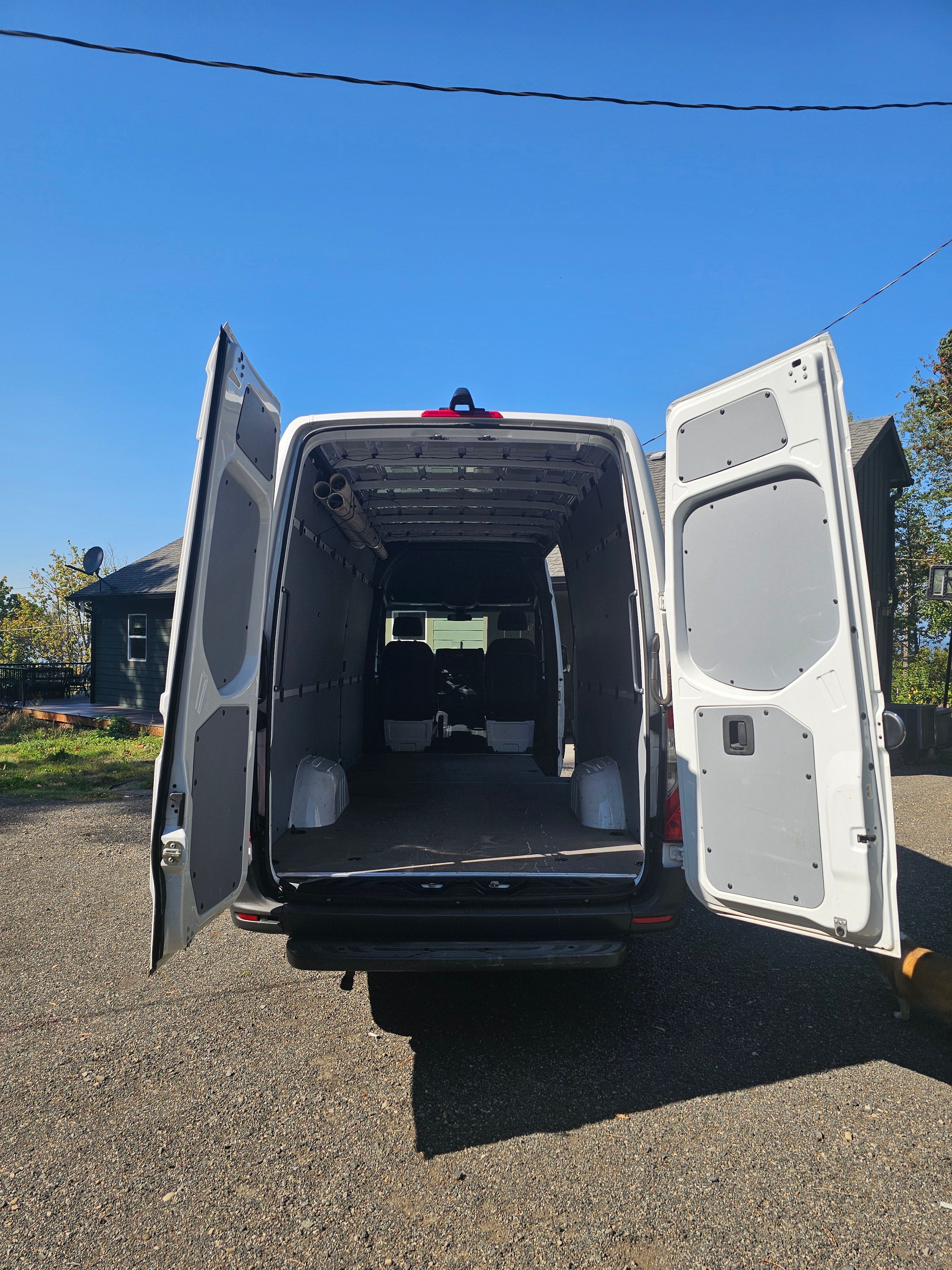 Used 2020 Freightliner Sprinter 2500 RWD image 14