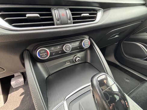 Used 2018 Alfa Romeo Stelvio AWD image 12