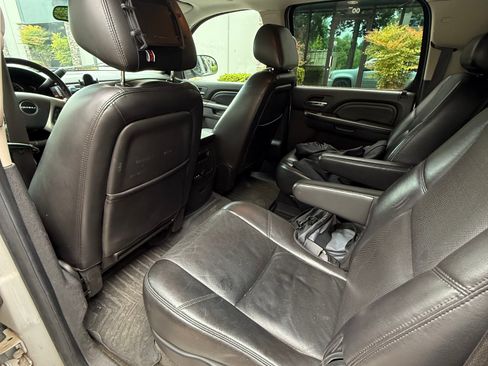 Used 2010 GMC Yukon XL Denali AWD/4WD image 6