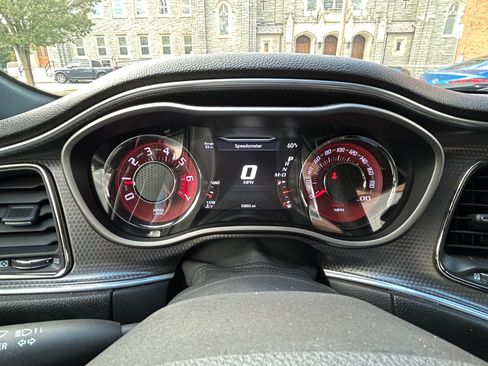 Used 2018 Dodge Challenger SRT Hellcat image 11