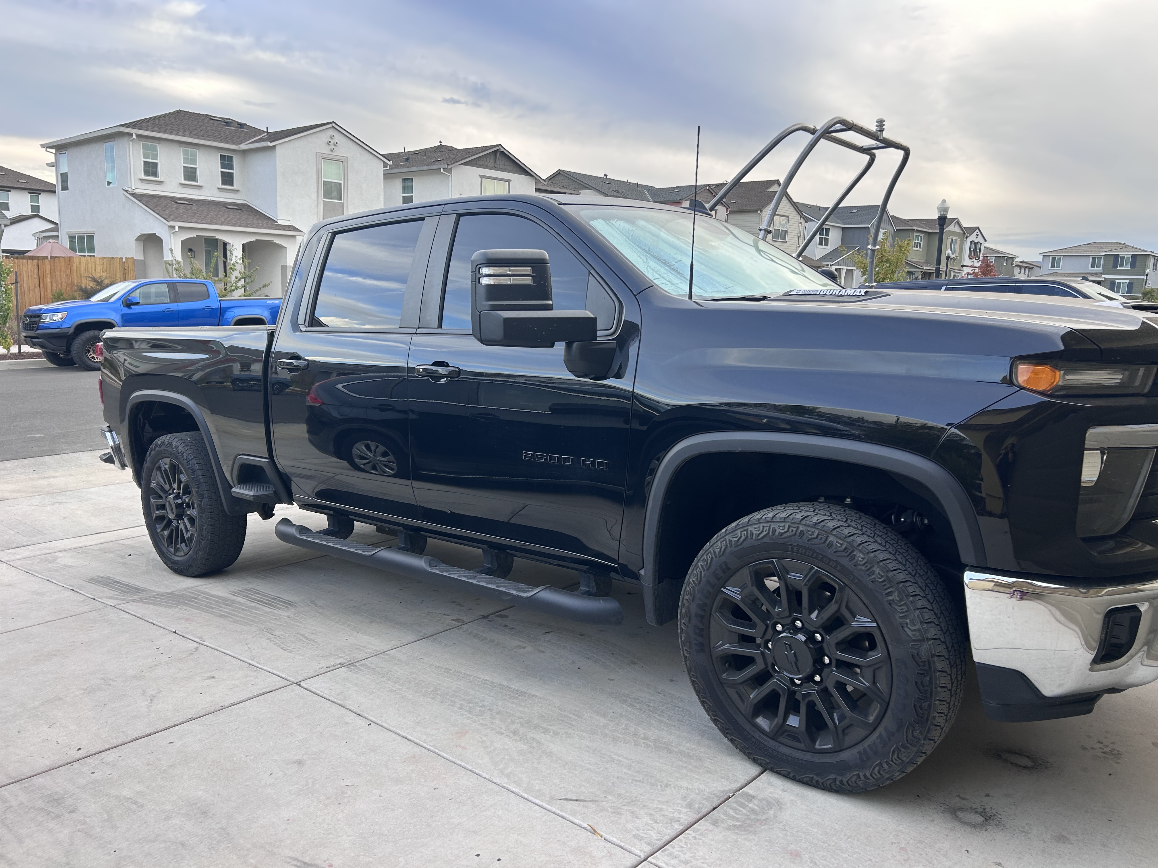 Used 2024 Chevrolet Silverado 2500 LT w/ Convenience Package AWD/4WD image 1