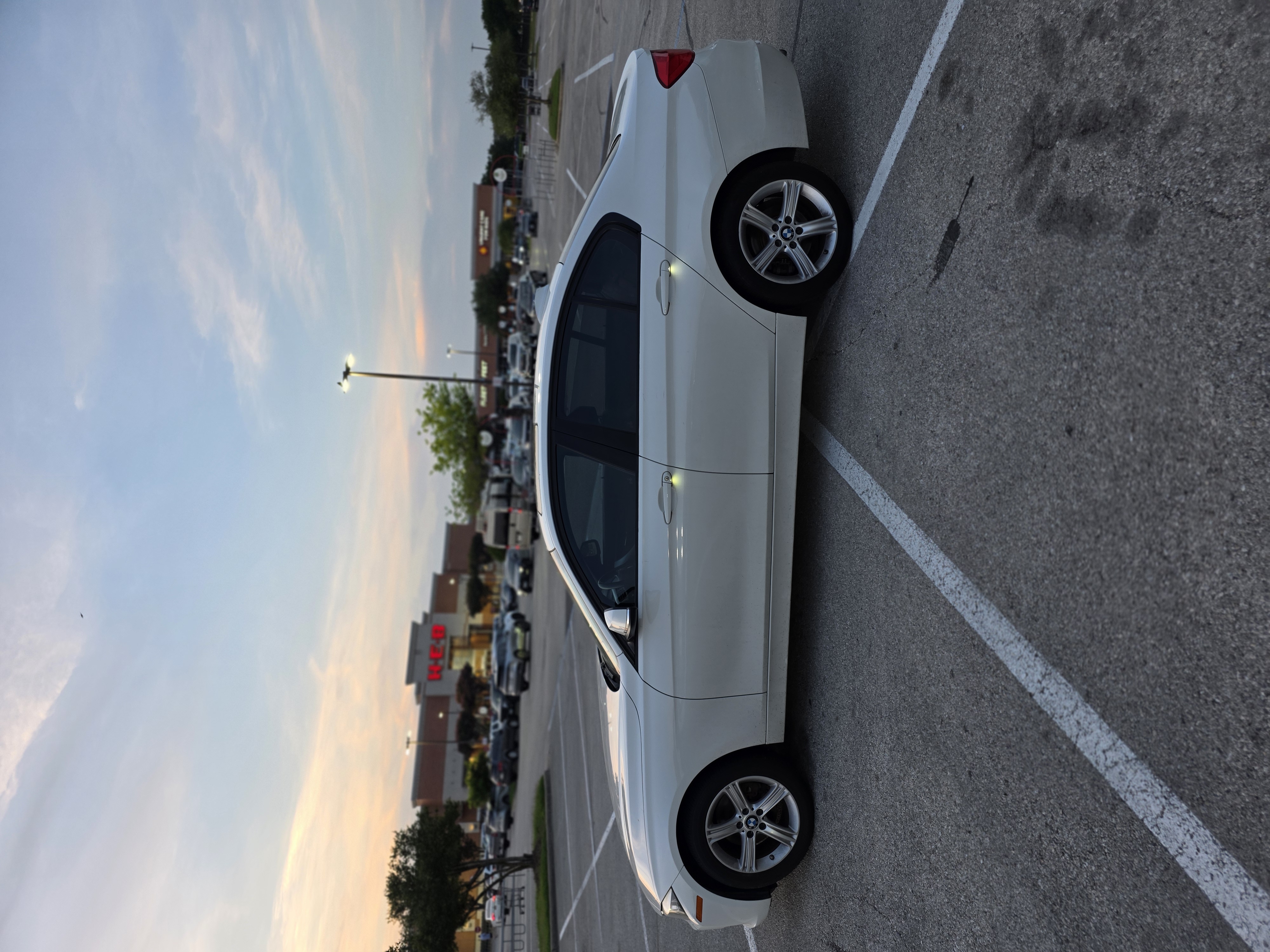 Used 2013 BMW 328i xDrive Sedan AWD/4WD image 4