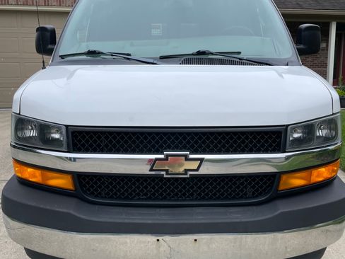 Used 2018 Chevrolet Express 2500 w/ Driver Convenience Package image 1