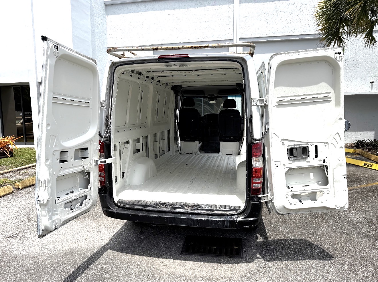 Used 2016 Mercedes-Benz Sprinter 2500 image 15