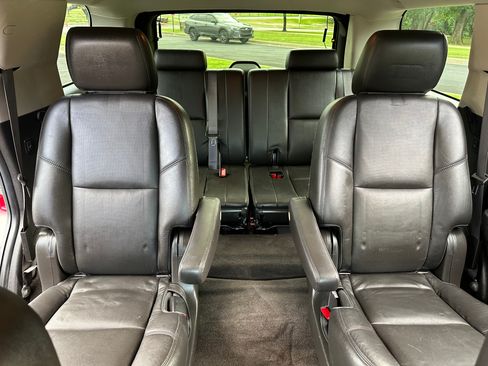 Used 2013 Cadillac Escalade Premium AWD/4WD image 12