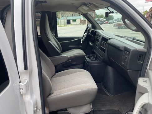 Used 2014 Chevrolet Express 1500 LT w/ LT Preferred Equipment Group RWD image 10