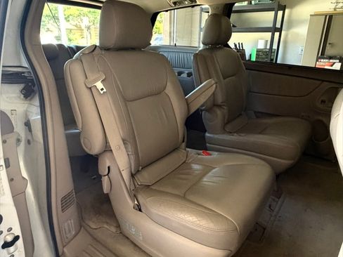 Used 2004 Toyota Sienna XLE Limited FWD image 5