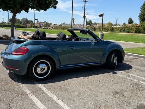 Used 2018 Volkswagen Beetle 2.0T Coast FWD image 2