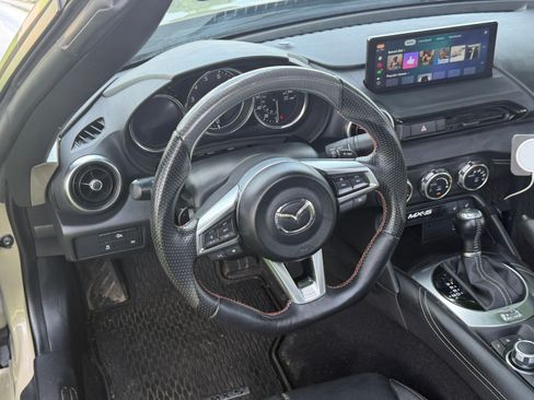 Used 2024 MAZDA MX-5 Miata RF Grand Touring w/ Appearance Package RWD image 18
