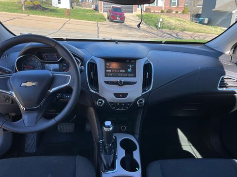 Used 2017 Chevrolet Cruze LS image 9