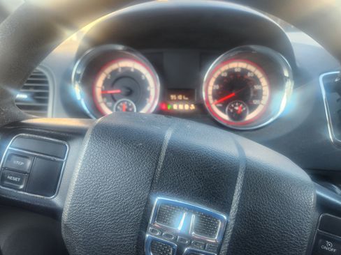 Used 2017 Dodge Grand Caravan SE image 22