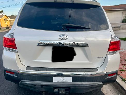 Used 2012 Toyota Highlander Limited w/ Tow Pkg image 2