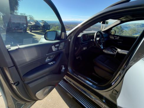 Used 2023 Mercedes-Benz Maybach GLS 600 4MATIC image 10