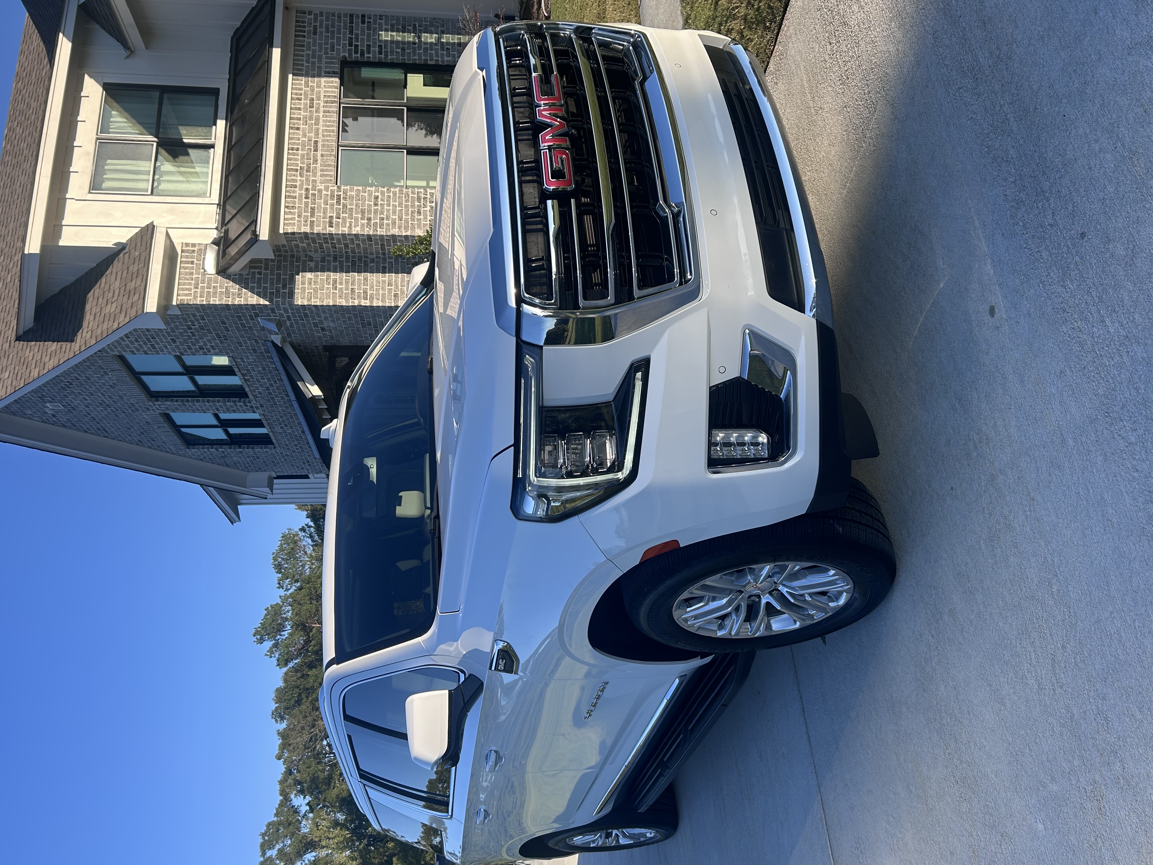 Used 2022 GMC Yukon XL SLT w/ SLT Premium Package RWD image 16