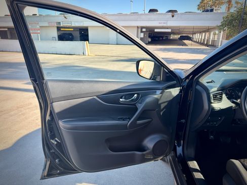 Used 2018 Nissan Rogue S AWD/4WD image 20