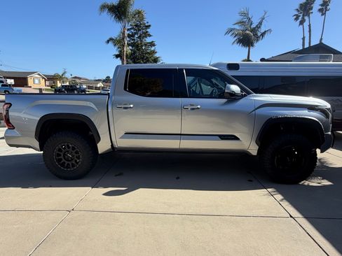 Used 2023 Toyota Tundra Platinum AWD/4WD image 1