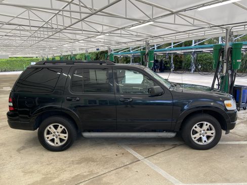 Used 2010 Ford Explorer XLT image 10