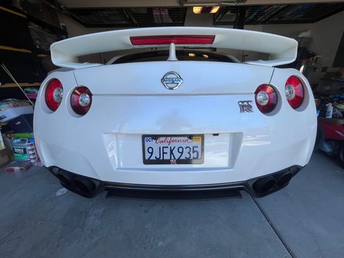 Used 2014 Nissan GT-R Premium image 13