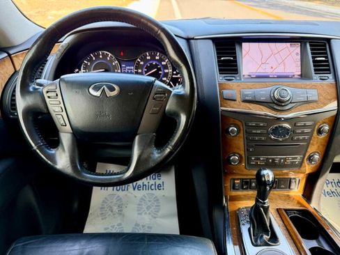 Used 2014 INFINITI QX80 4WD w/ Deluxe Touring Package image 2