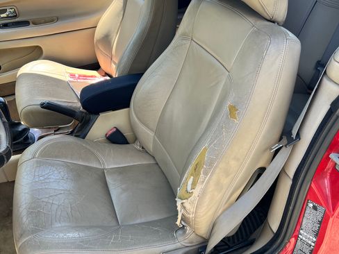 Used 2000 Volvo C70 HT FWD image 9