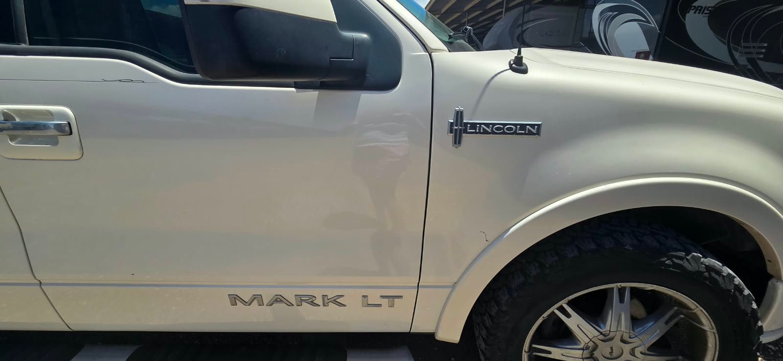 Used 2008 Lincoln Mark LT 2WD image 2
