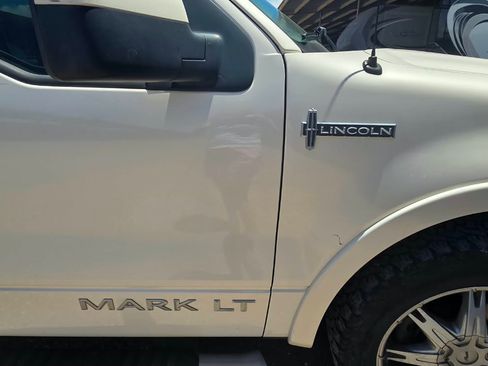 Used 2008 Lincoln Mark LT 2WD image 2