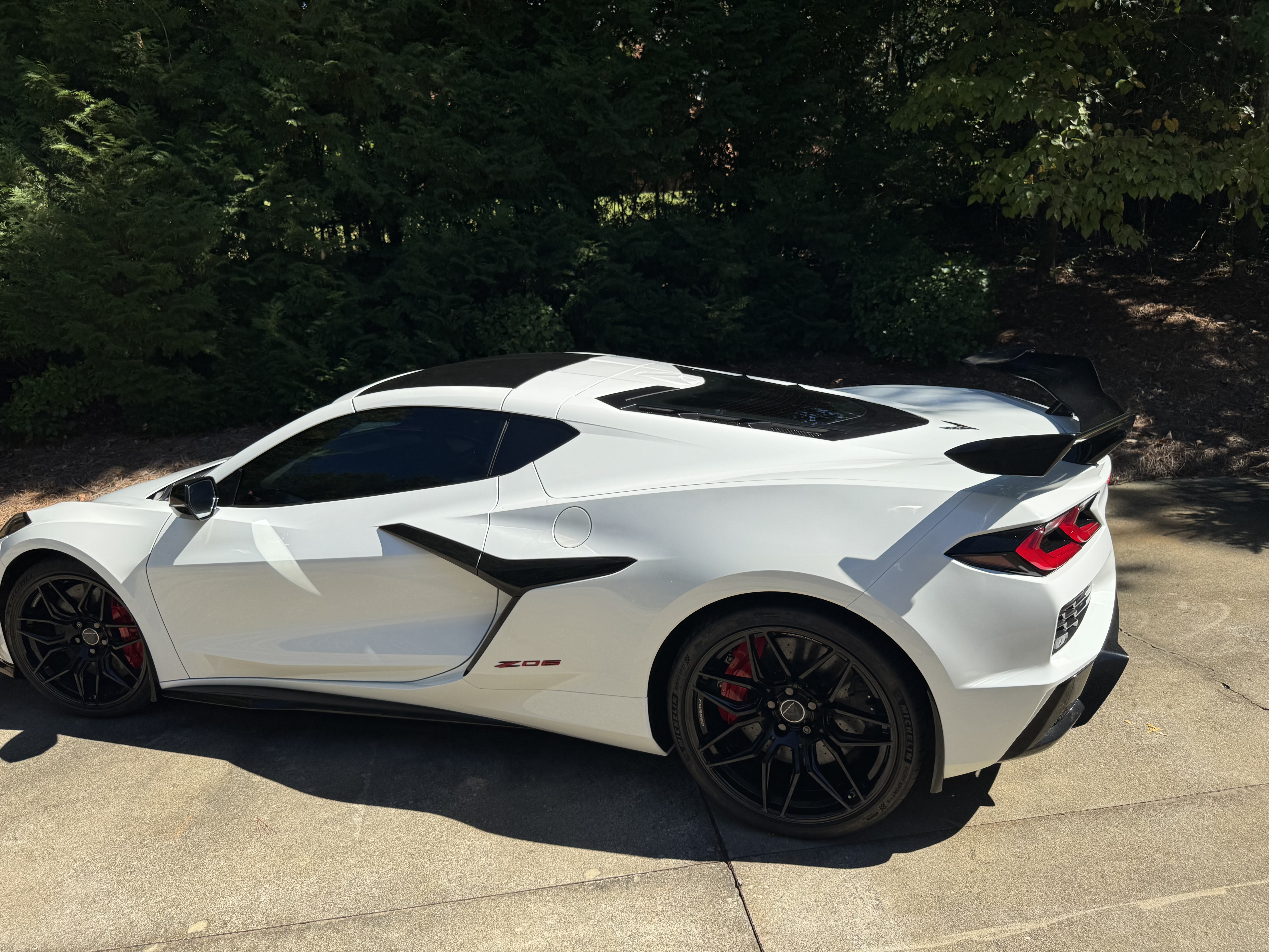 Used 2024 Chevrolet Corvette Z06 w/ Z07 Performance Package RWD image 4