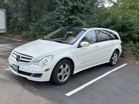 Used 2006 Mercedes-Benz R 350 4MATIC image 1