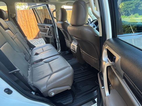 Used 2020 Lexus GX 460 Luxury w/ Accessory Package AWD/4WD image 18