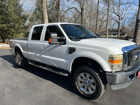 Used 2010 Ford F250 Lariat image 6