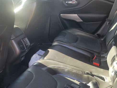 Used 2018 Jeep Cherokee Limited w/ Technology Group image 9