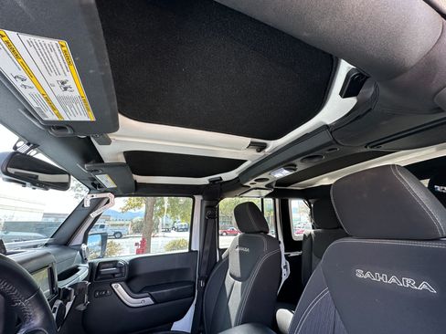 Used 2017 Jeep Wrangler Unlimited Sahara w/ Connectivity Group AWD/4WD image 13